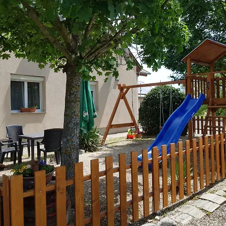 Borostyánkert étterem&vendégház * Sitke