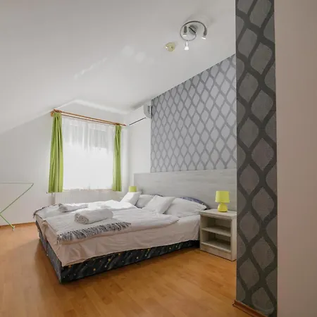 Borostyankert Etterem & Vendeghaz Sitke