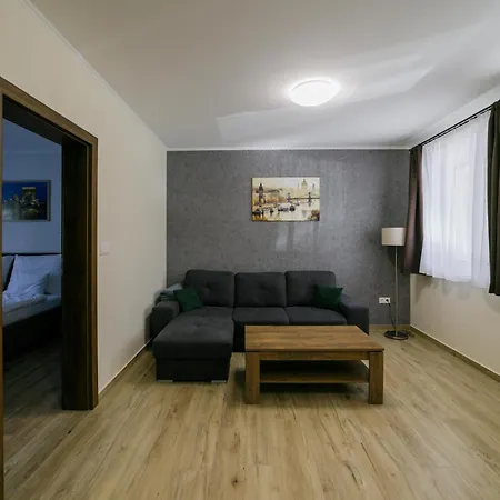 Borostyankert Etterem & Vendeghaz Penzion Sitke