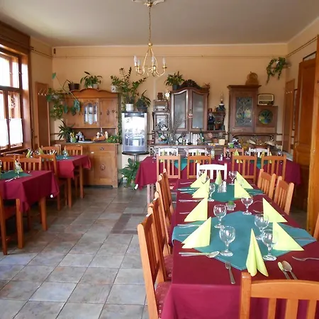 Borostyánkert étterem&vendégház Vendégház