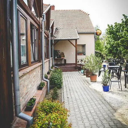 Penzion Borostyankert Etterem & Vendeghaz