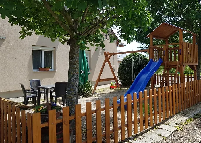 Borostyankert Etterem & Vendeghaz 3* Sitke